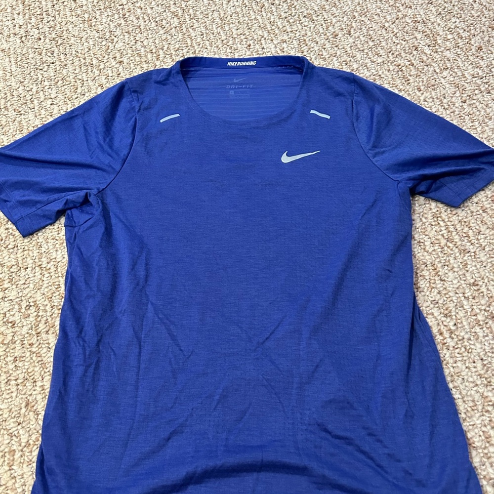 Nike men’s small running t shirt 
10/10 
Worn once to small